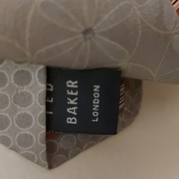 Ted Baker Men's Tie/ Silver Grey/Floral Design/ Accessories/ Silk/ Designer - Picture 5 of 6